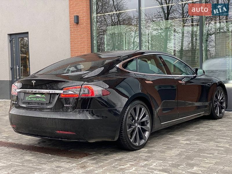 Ліфтбек Tesla Model S 2019 в Києві