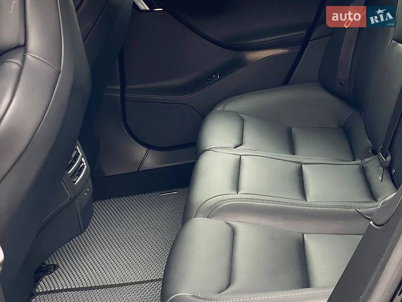 Ліфтбек Tesla Model S 2019 в Києві