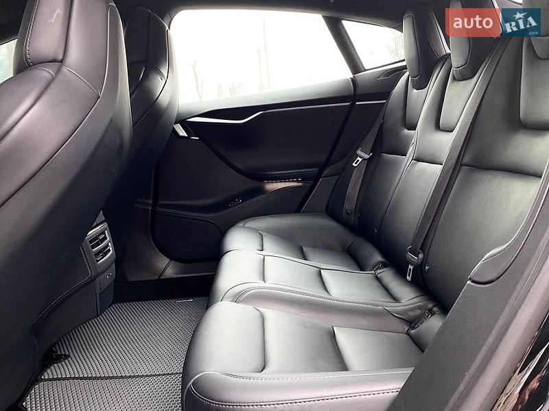Ліфтбек Tesla Model S 2019 в Києві