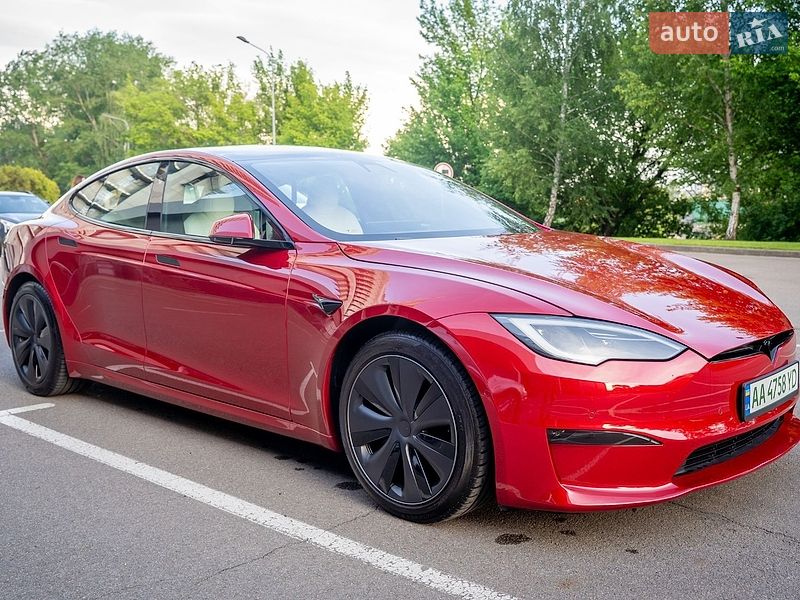 Лифтбек Tesla Model S 2022 в Киеве
