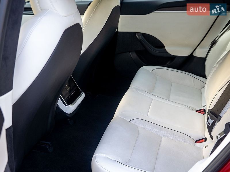 Лифтбек Tesla Model S 2022 в Киеве