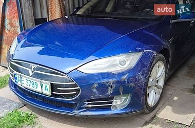 Лифтбек Tesla Model S 2016 в Кривом Роге
