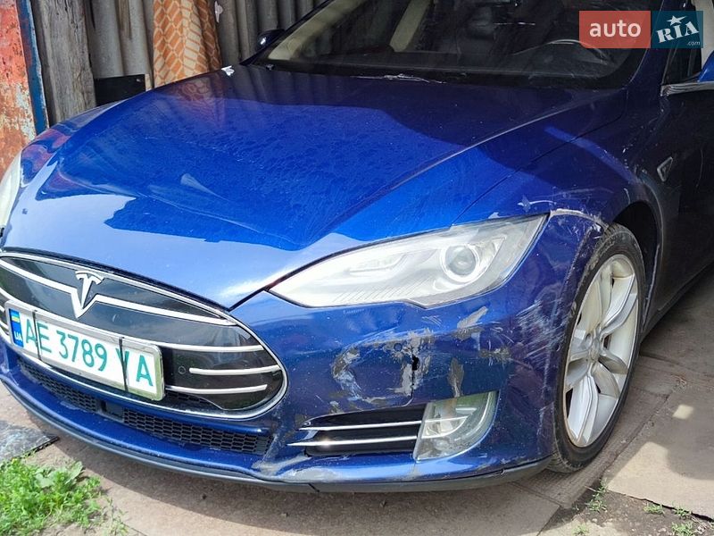 Лифтбек Tesla Model S 2016 в Кривом Роге