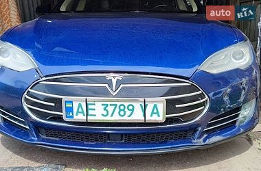 Ліфтбек Tesla Model S 2016 в Кривому Розі