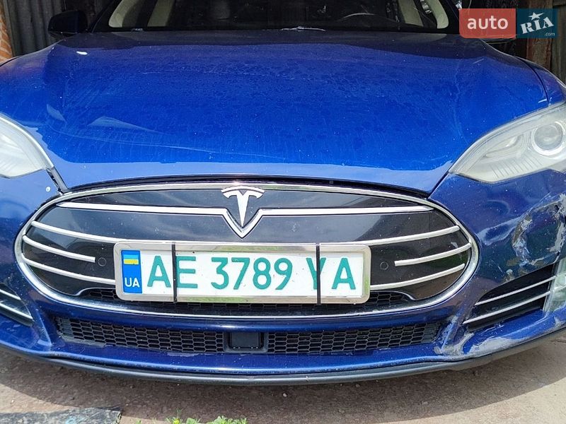 Ліфтбек Tesla Model S 2016 в Кривому Розі