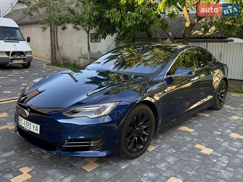 Ліфтбек Tesla Model S 2017 в Коломиї