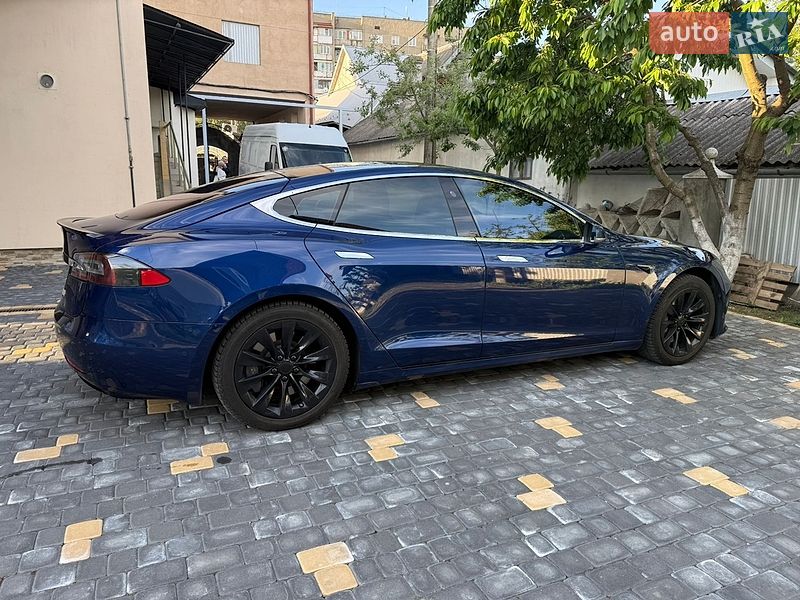 Ліфтбек Tesla Model S 2017 в Коломиї