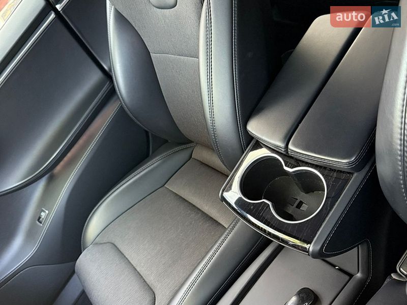 Ліфтбек Tesla Model S 2017 в Коломиї