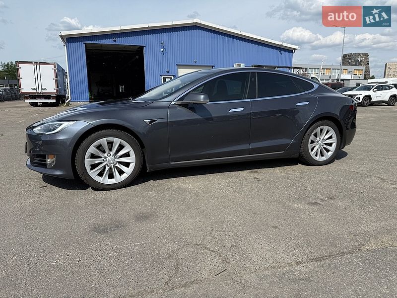 Лифтбек Tesla Model S 2016 в Киеве