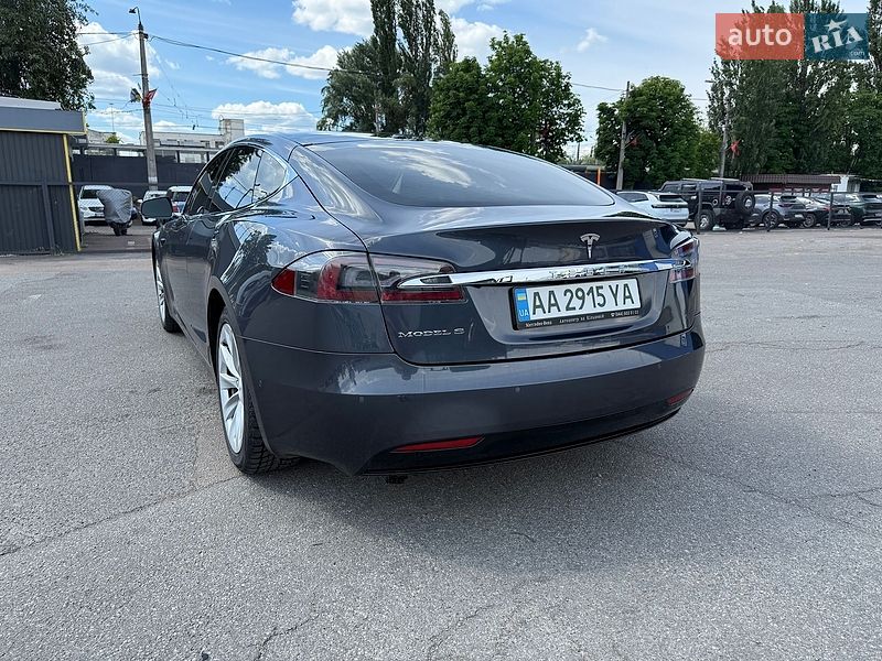 Лифтбек Tesla Model S 2016 в Киеве
