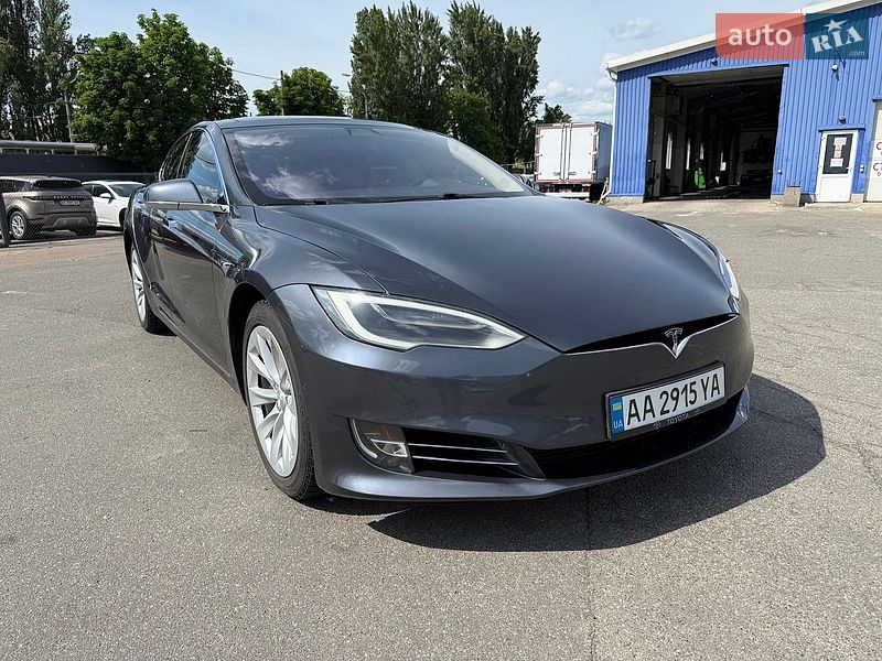 Лифтбек Tesla Model S 2016 в Киеве