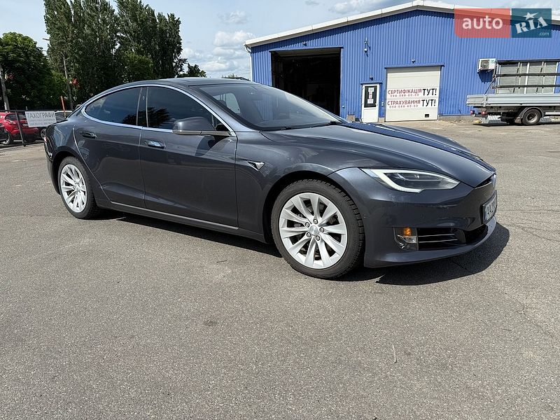 Лифтбек Tesla Model S 2016 в Киеве