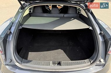Лифтбек Tesla Model S 2016 в Киеве