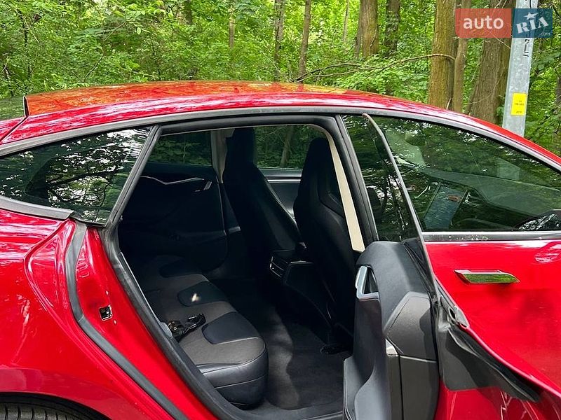 Ліфтбек Tesla Model S 2014 в Києві