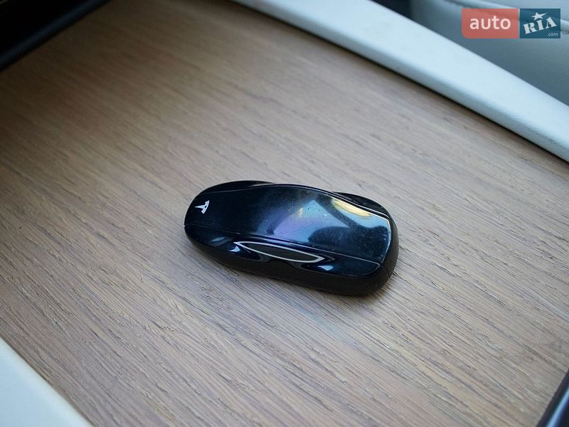 Лифтбек Tesla Model S 2020 в Одессе