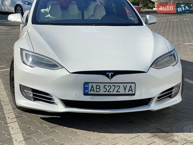 Ліфтбек Tesla Model S 2018 в Вінниці