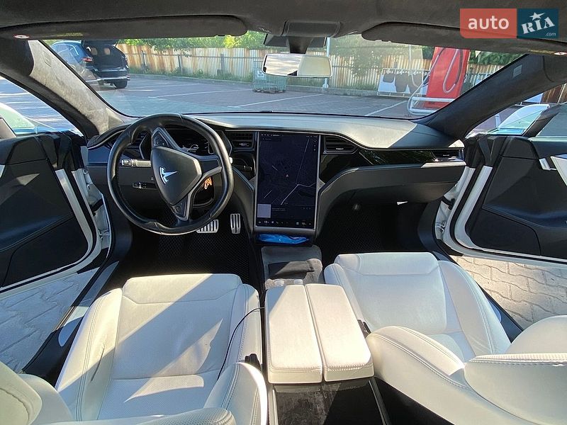 Ліфтбек Tesla Model S 2018 в Вінниці