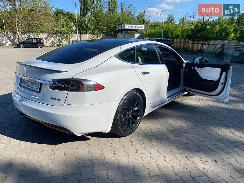 Ліфтбек Tesla Model S 2018 в Вінниці