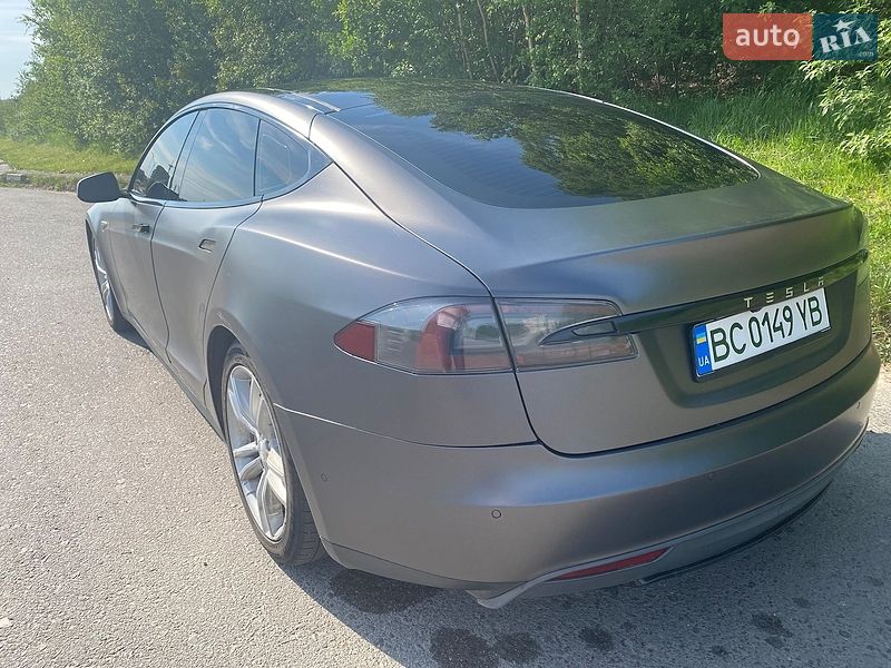Ліфтбек Tesla Model S 2015 в Львові