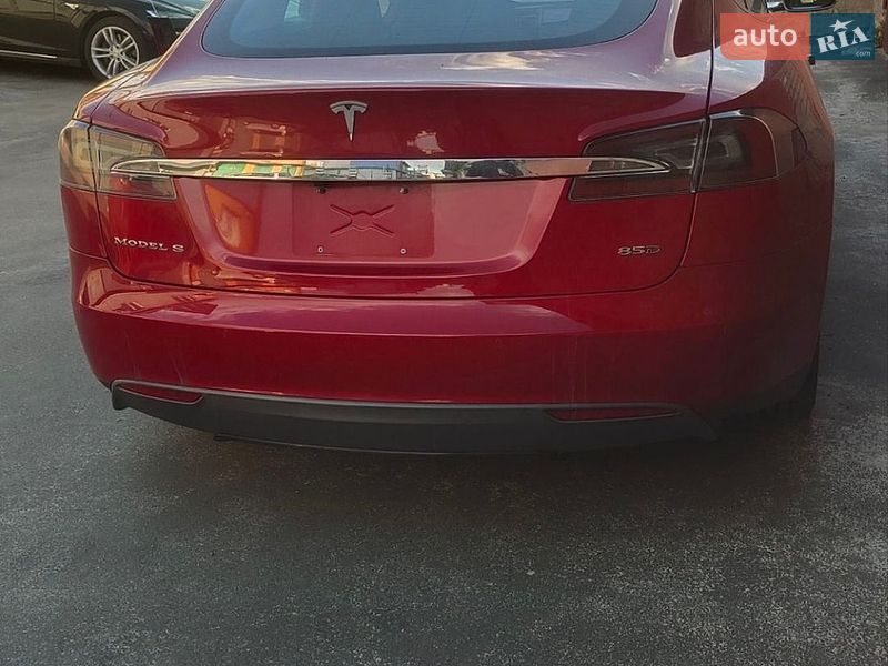 Лифтбек Tesla Model S 2015 в Киеве