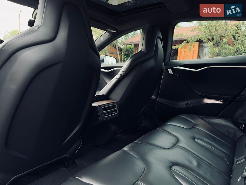 Лифтбек Tesla Model S 2016 в Одессе
