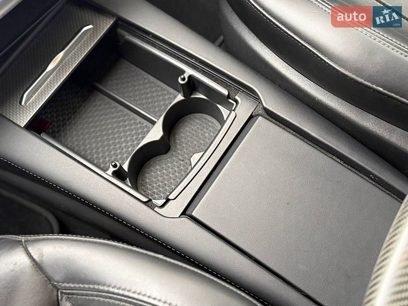 Ліфтбек Tesla Model S 2015 в Києві