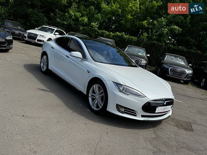Лифтбек Tesla Model S 2015 в Луцке фото 4 Лифтбек Tesla Model S 2015 в Луцке