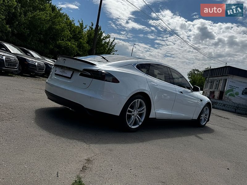 Ліфтбек Tesla Model S 2015 в Луцьку фото 8 Ліфтбек Tesla Model S 2015 в Луцьку