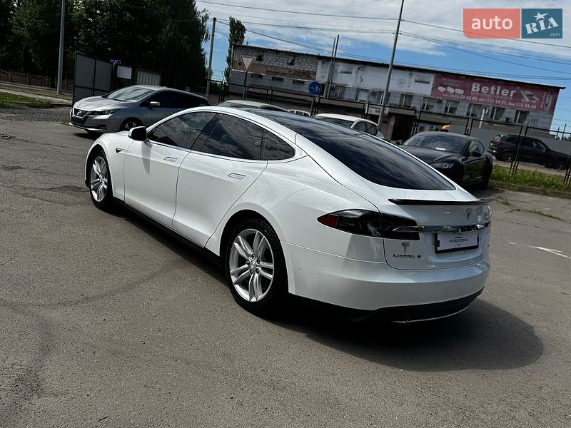 Ліфтбек Tesla Model S 2015 в Луцьку фото 10 Ліфтбек Tesla Model S 2015 в Луцьку