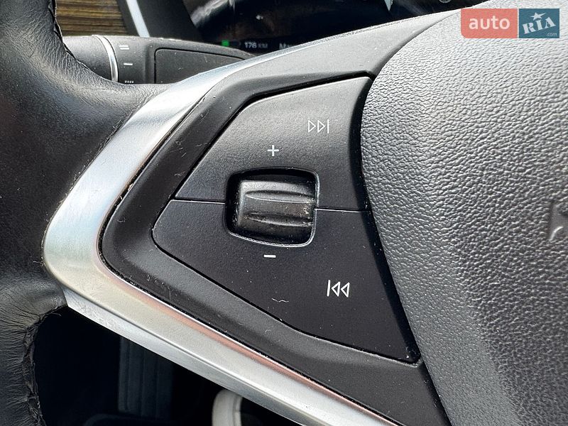 Ліфтбек Tesla Model S 2015 в Луцьку фото 23 Ліфтбек Tesla Model S 2015 в Луцьку