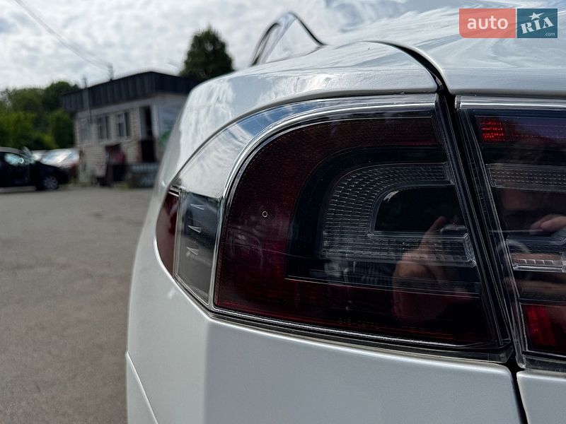 Ліфтбек Tesla Model S 2015 в Луцьку фото 27 Ліфтбек Tesla Model S 2015 в Луцьку