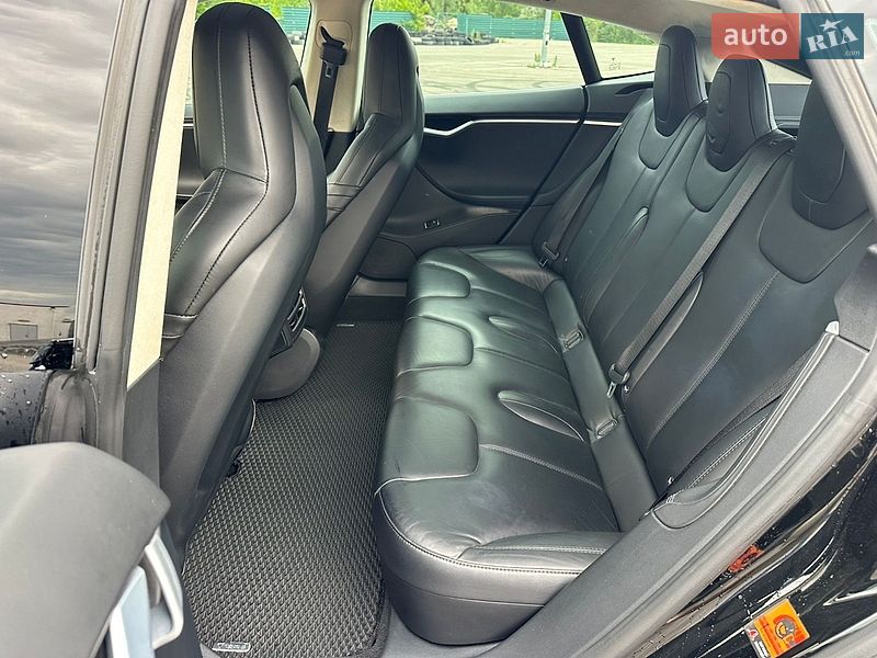 Ліфтбек Tesla Model S 2016 в Києві