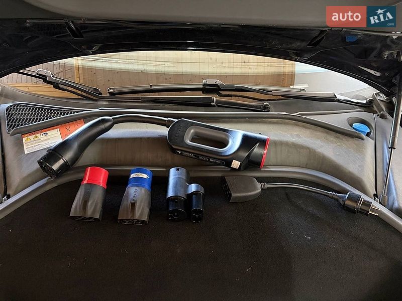 Ліфтбек Tesla Model S 2015 в Львові
