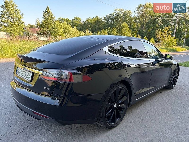 Ліфтбек Tesla Model S 2015 в Львові