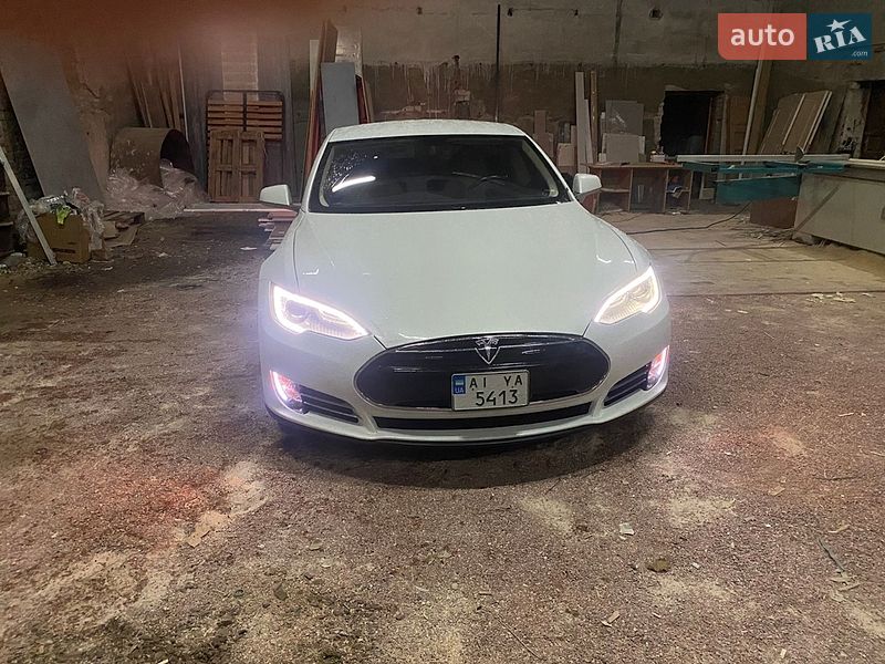 Лифтбек Tesla Model S 2012 в Овруче
