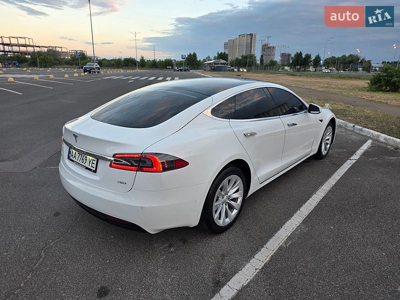 Ліфтбек Tesla Model S 2017 в Києві