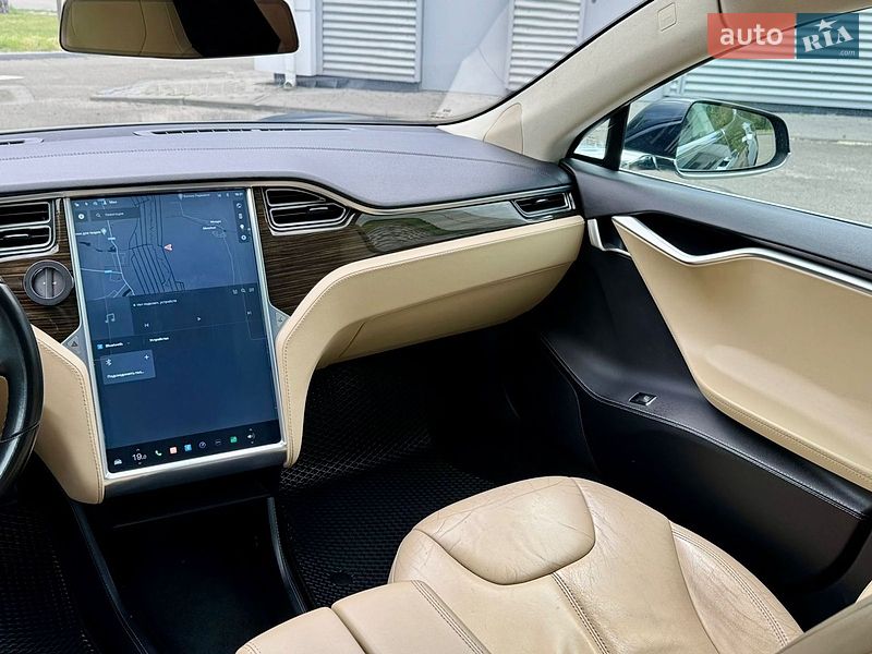 Лифтбек Tesla Model S 2014 в Буче