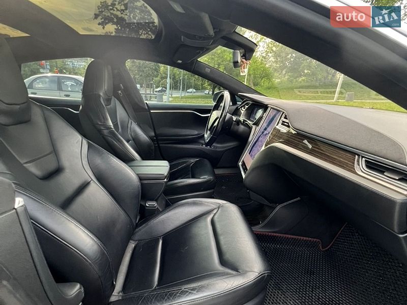 Лифтбек Tesla Model S 2015 в Виннице