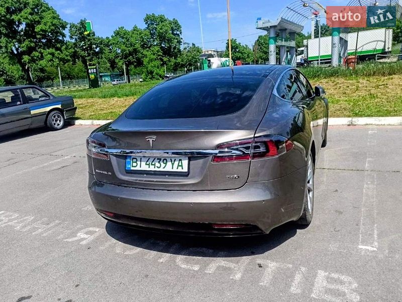 Лифтбек Tesla Model S 2016 в Харькове