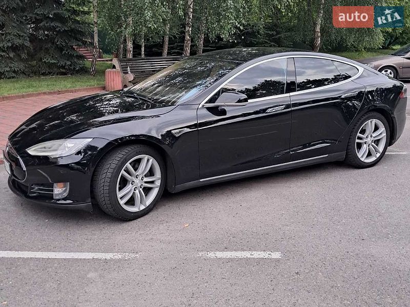 Tesla Model S 2015