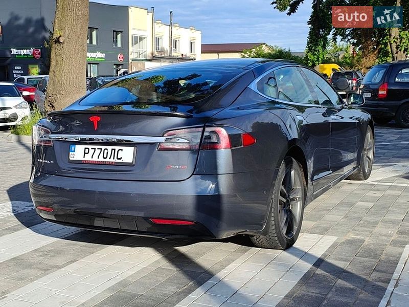 Лифтбек Tesla Model S 2016 в Виннице