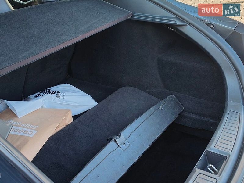 Лифтбек Tesla Model S 2016 в Виннице