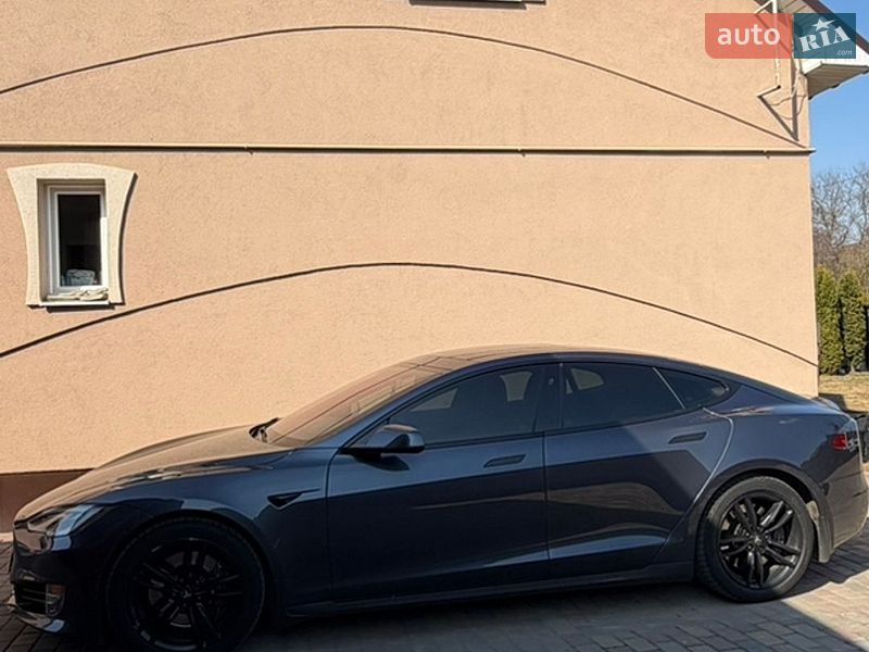 Ліфтбек Tesla Model S 2017 в Луцьку