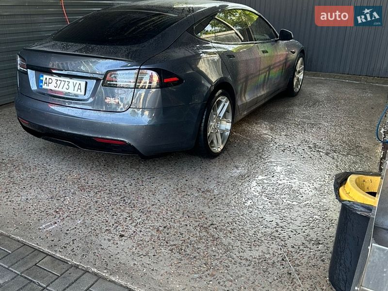 Лифтбек Tesla Model S 2022 в Запорожье