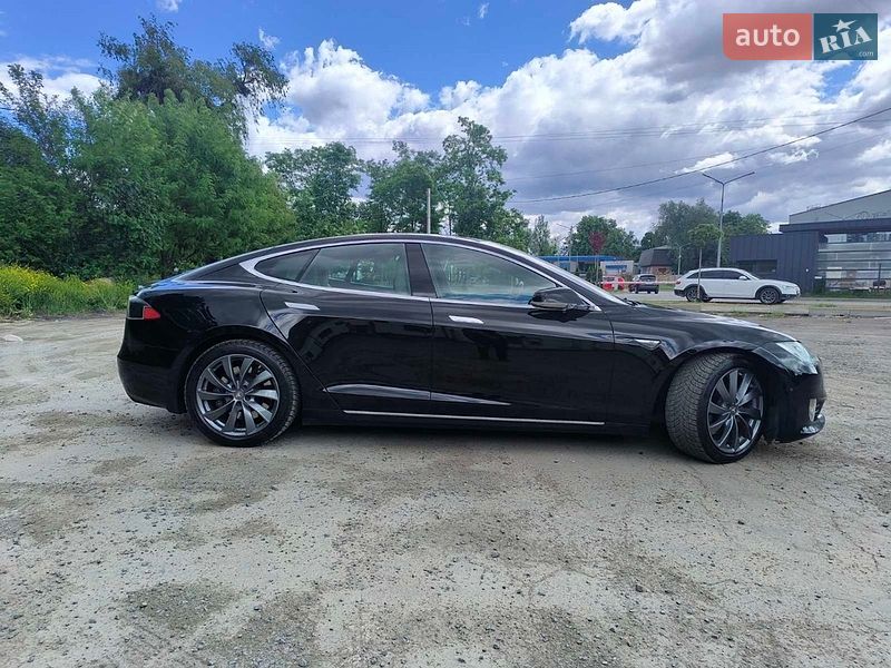 Ліфтбек Tesla Model S 2016 в Львові