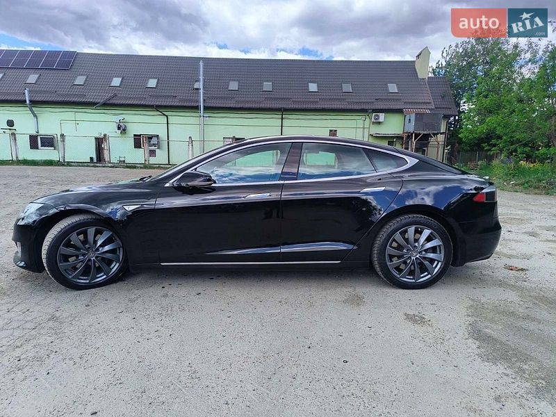Ліфтбек Tesla Model S 2016 в Львові