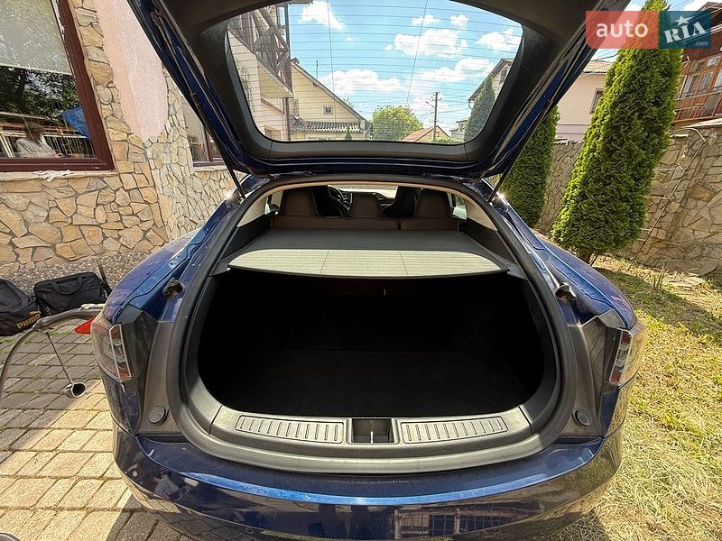 Лифтбек Tesla Model S 2016 в Ивано-Франковске фото 17 Лифтбек Tesla Model S 2016 в Ивано-Франковске