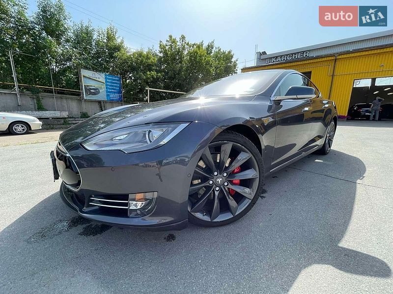 Лифтбек Tesla Model S 2015 в Чернигове фото 4 Лифтбек Tesla Model S 2015 в Чернигове