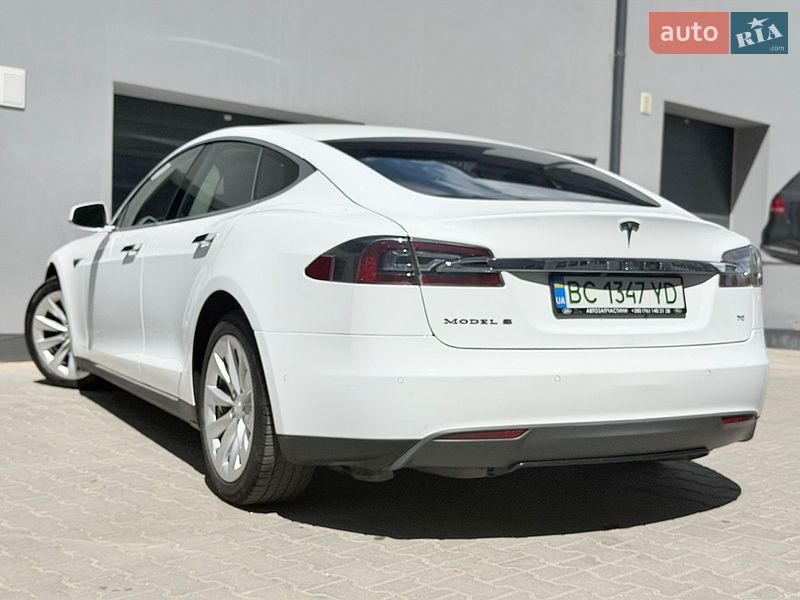 Ліфтбек Tesla Model S 2016 в Тернополі
