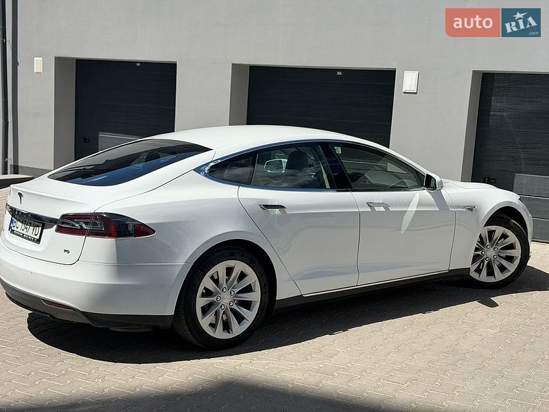 Ліфтбек Tesla Model S 2016 в Тернополі